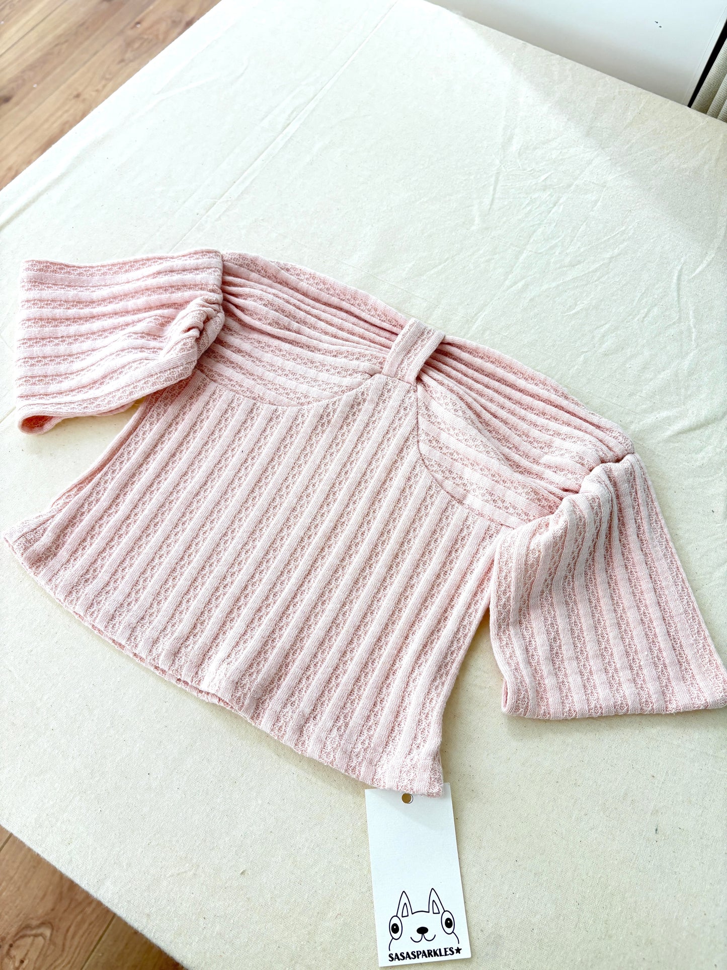 Patterned Off-Shoulder Top 露肩甜美織紋上衣