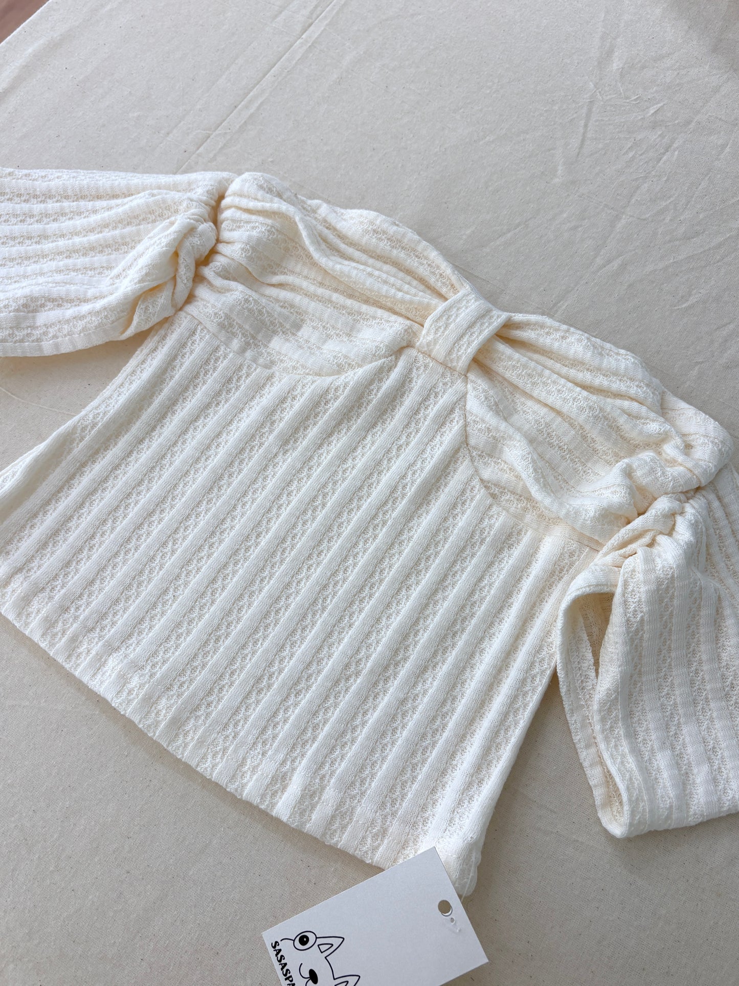 Patterned Off-Shoulder Top 露肩甜美織紋上衣