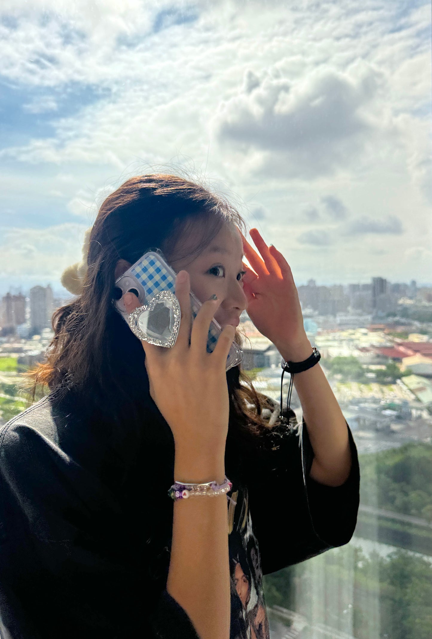 “Hearty Mirror" on the Phone MagSafe Magnetic Phone Grip
