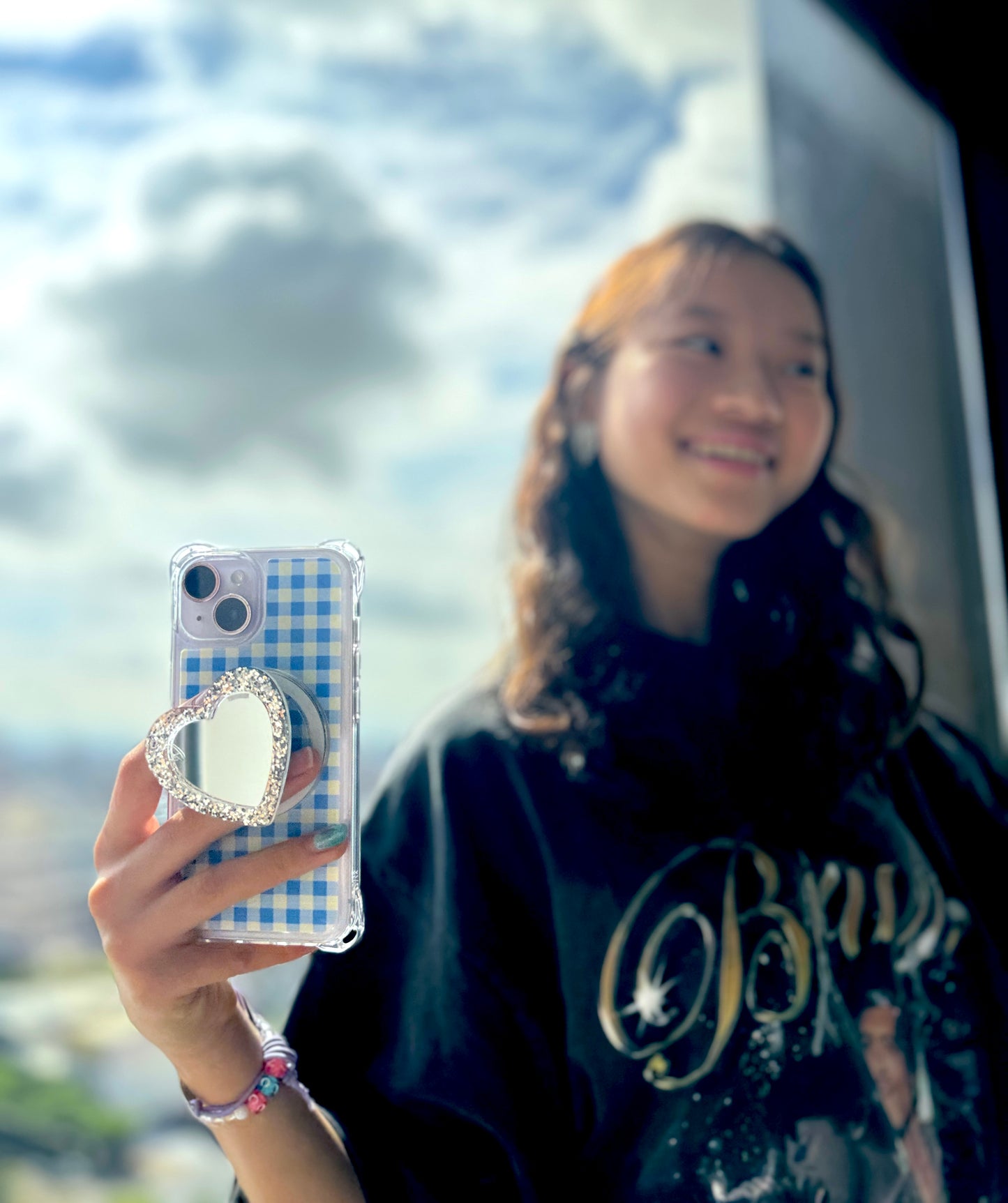 “Hearty Mirror" on the Phone MagSafe Magnetic Phone Grip