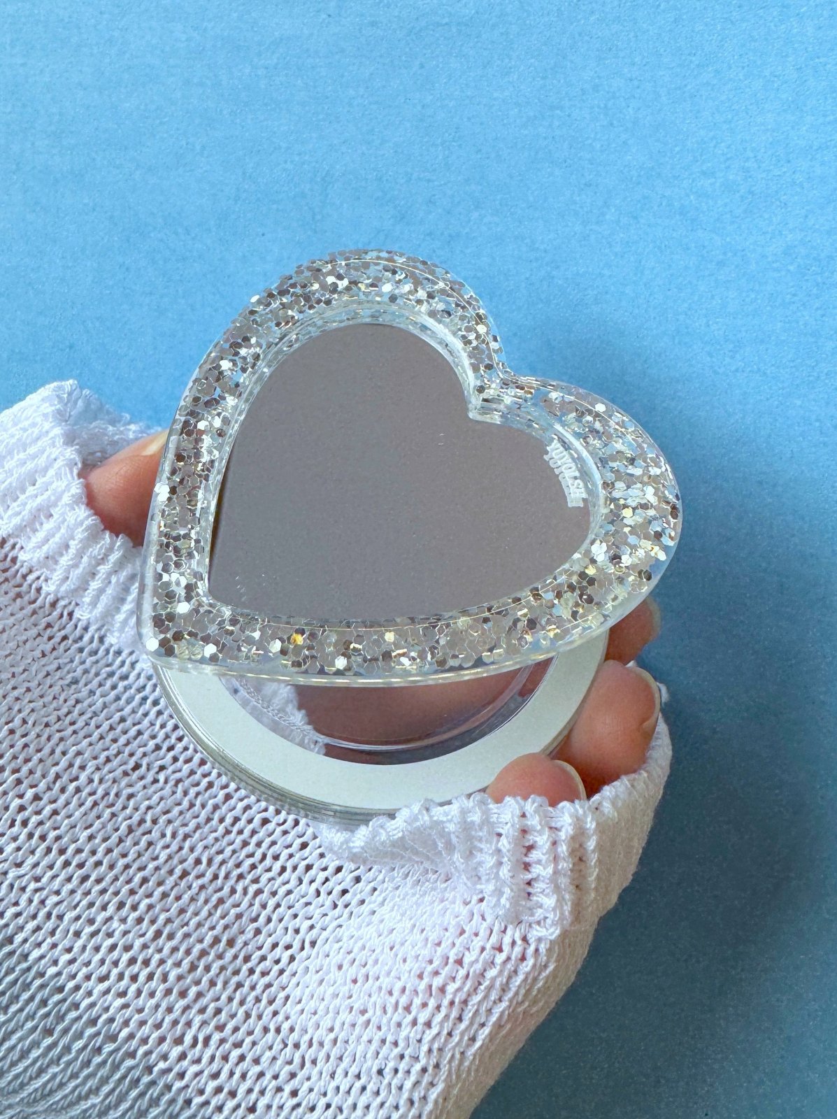 “Hearty Mirror" on the Phone MagSafe Magnetic Phone Grip
