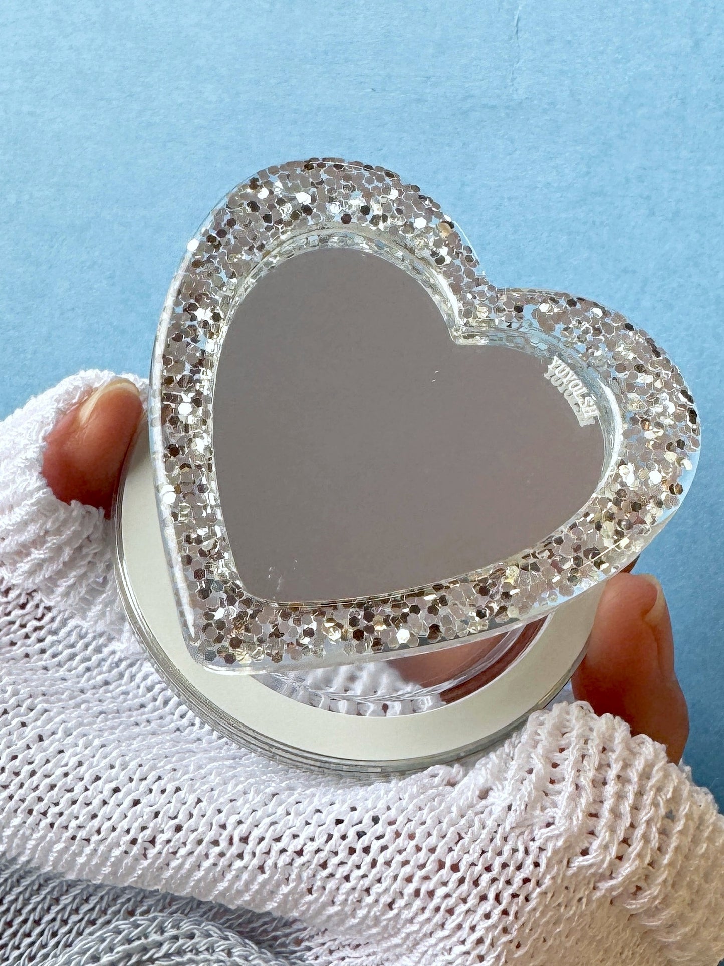 “Hearty Mirror" on the Phone MagSafe Magnetic Phone Grip